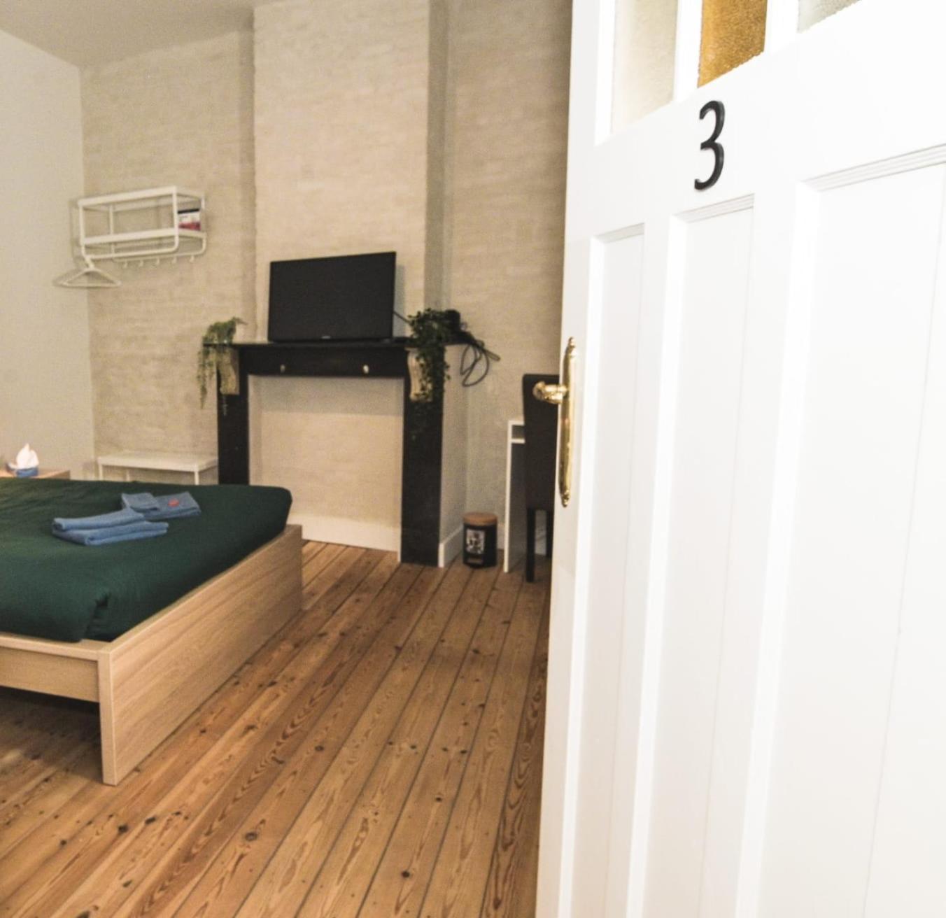 Cozy And Confortable Room Near Brussels Central Station Экстерьер фото